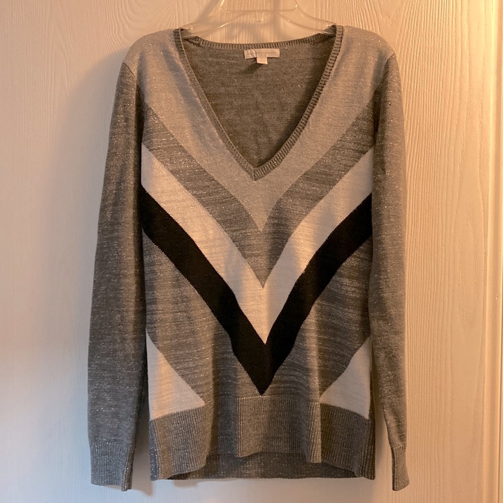 New York & Company v neck sweater
